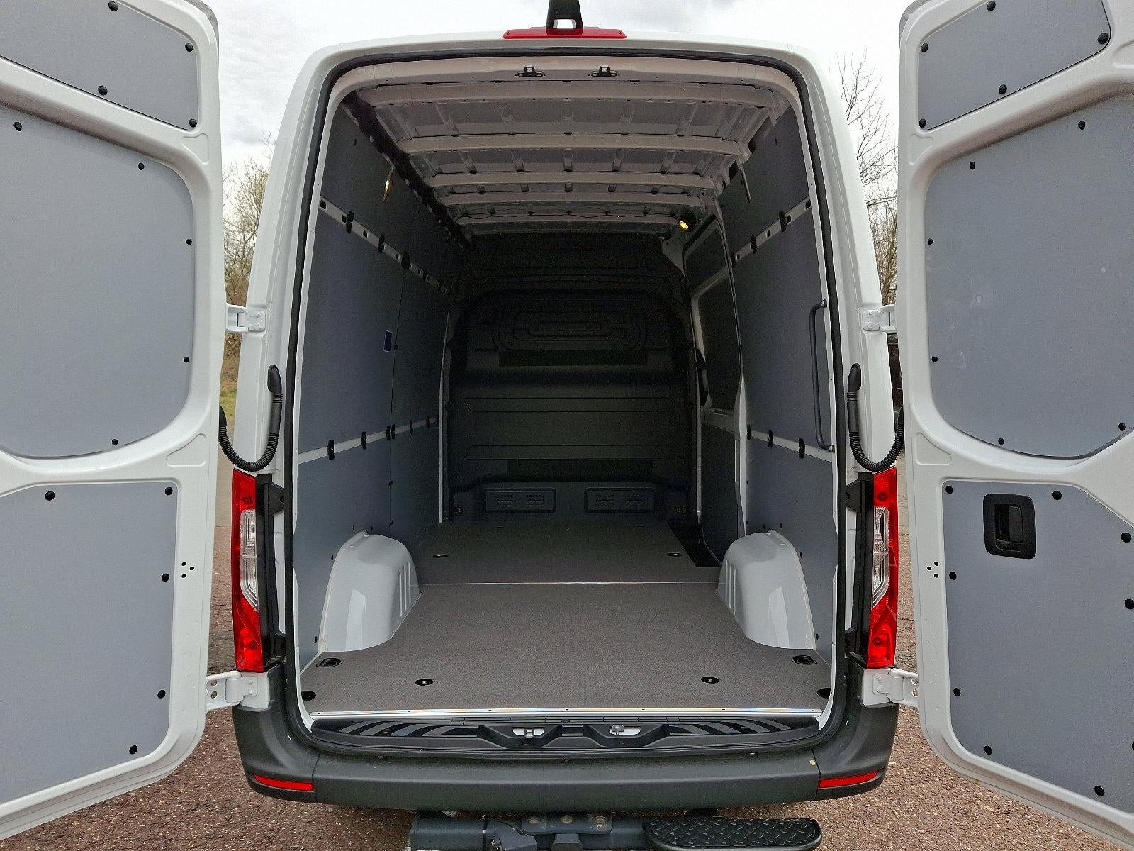 2025 Mercedes-Benz Sprinter Cargo Van 2500 Standard Roof I4 Diesel HO 144" RWD