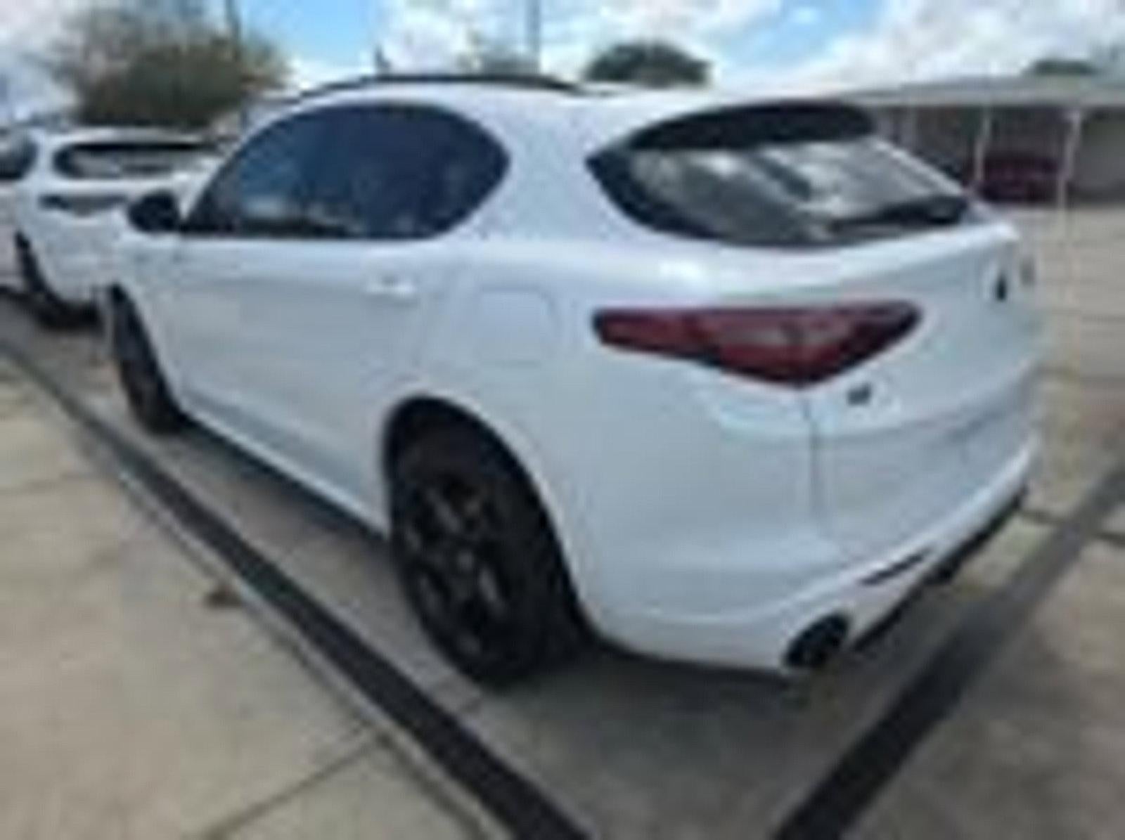 2023 Alfa Romeo Stelvio Estrema AWD