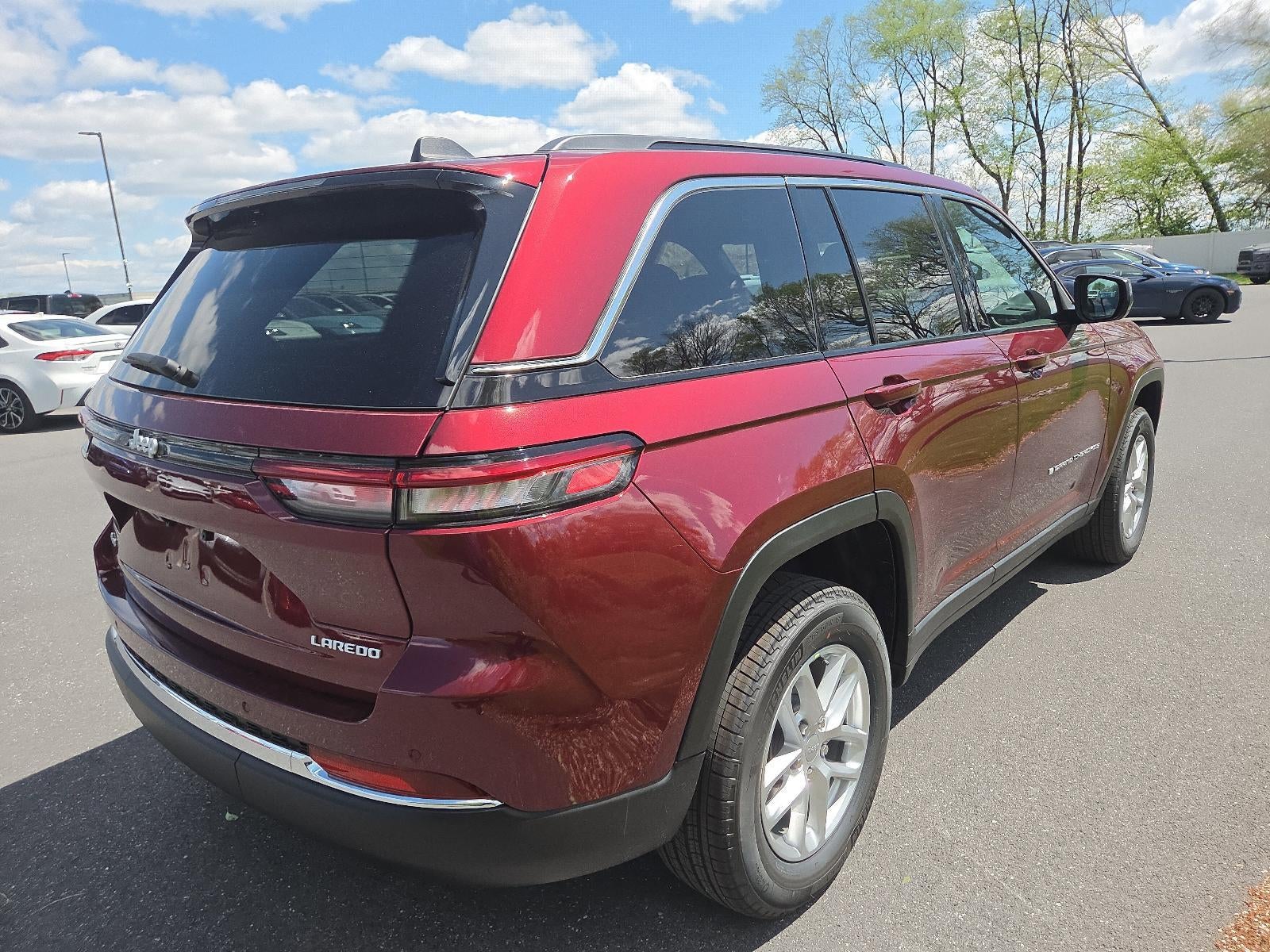 2026 Jeep Grand Cherokee Laredo X 4x4