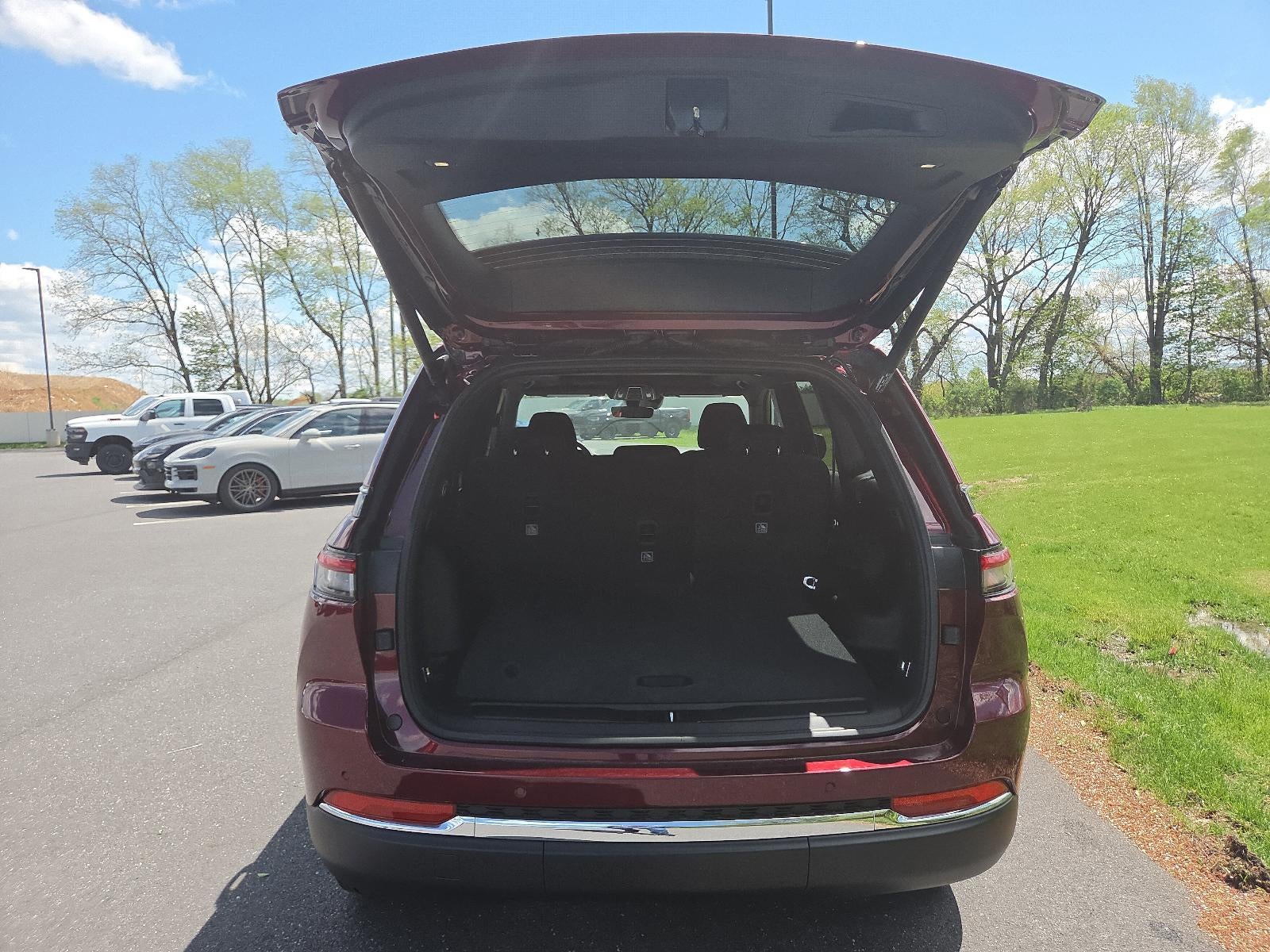 2026 Jeep Grand Cherokee Laredo X 4x4
