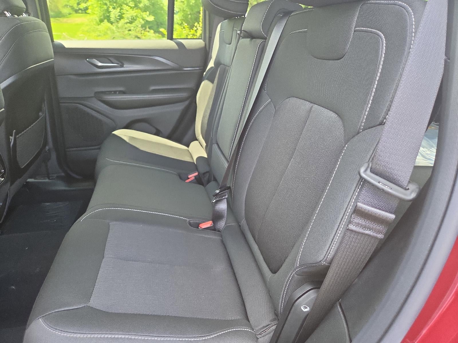 2026 Jeep Grand Cherokee Laredo X 4x4