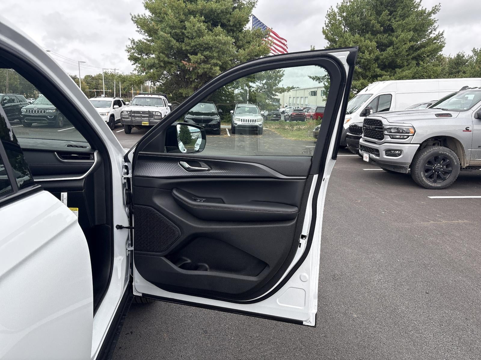 2025 Jeep Grand Cherokee Altitude X 4x4