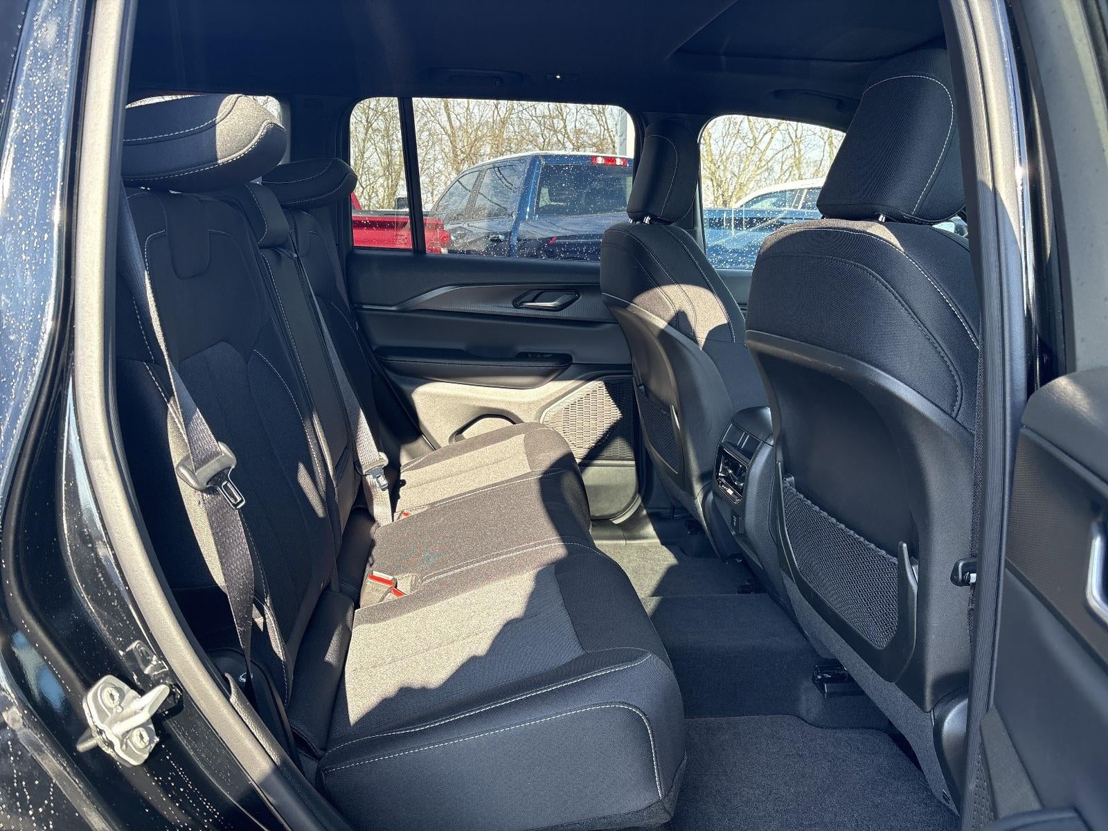 2025 Jeep Grand Cherokee Laredo 4x4