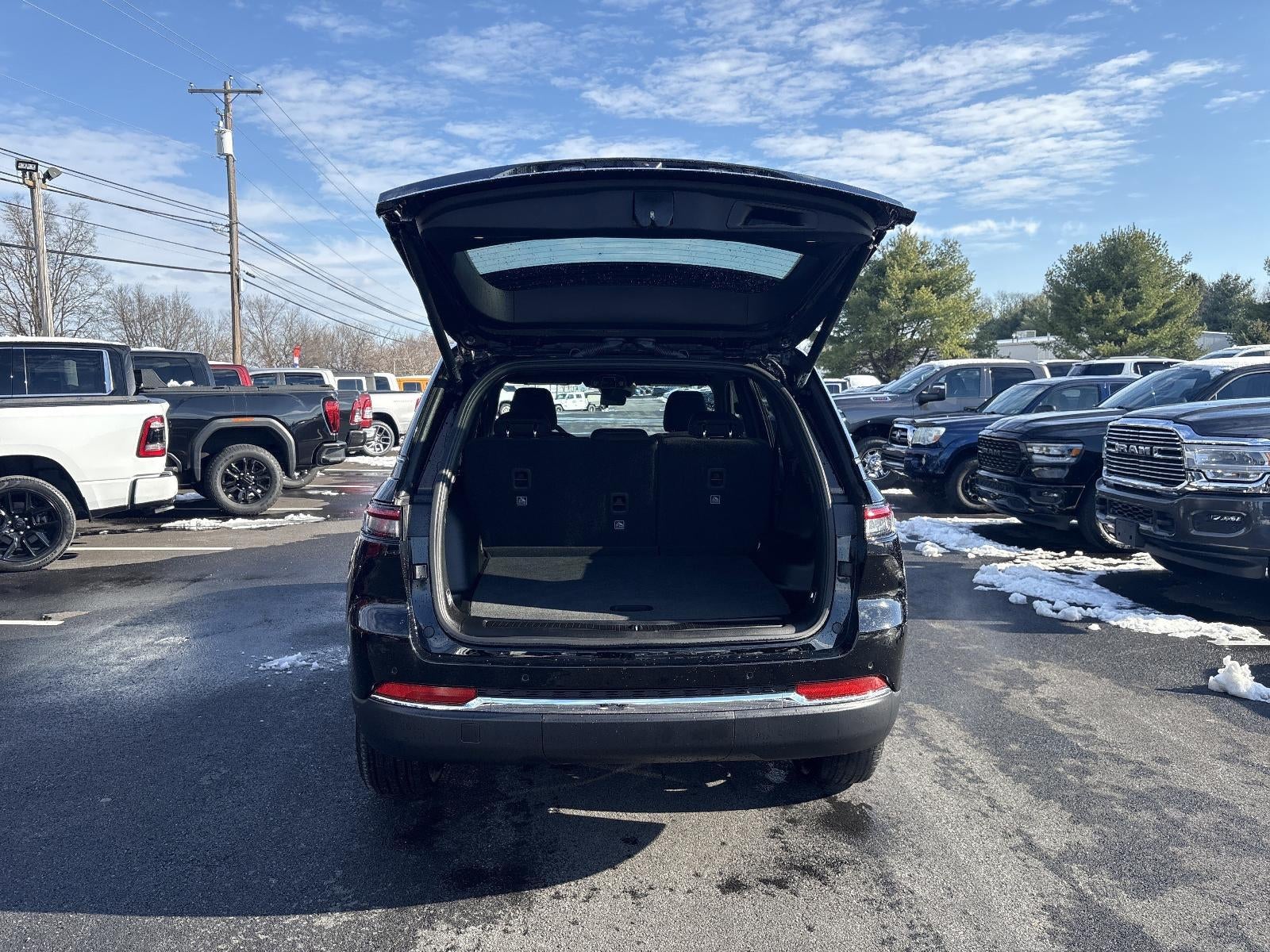 2025 Jeep Grand Cherokee Laredo 4x4