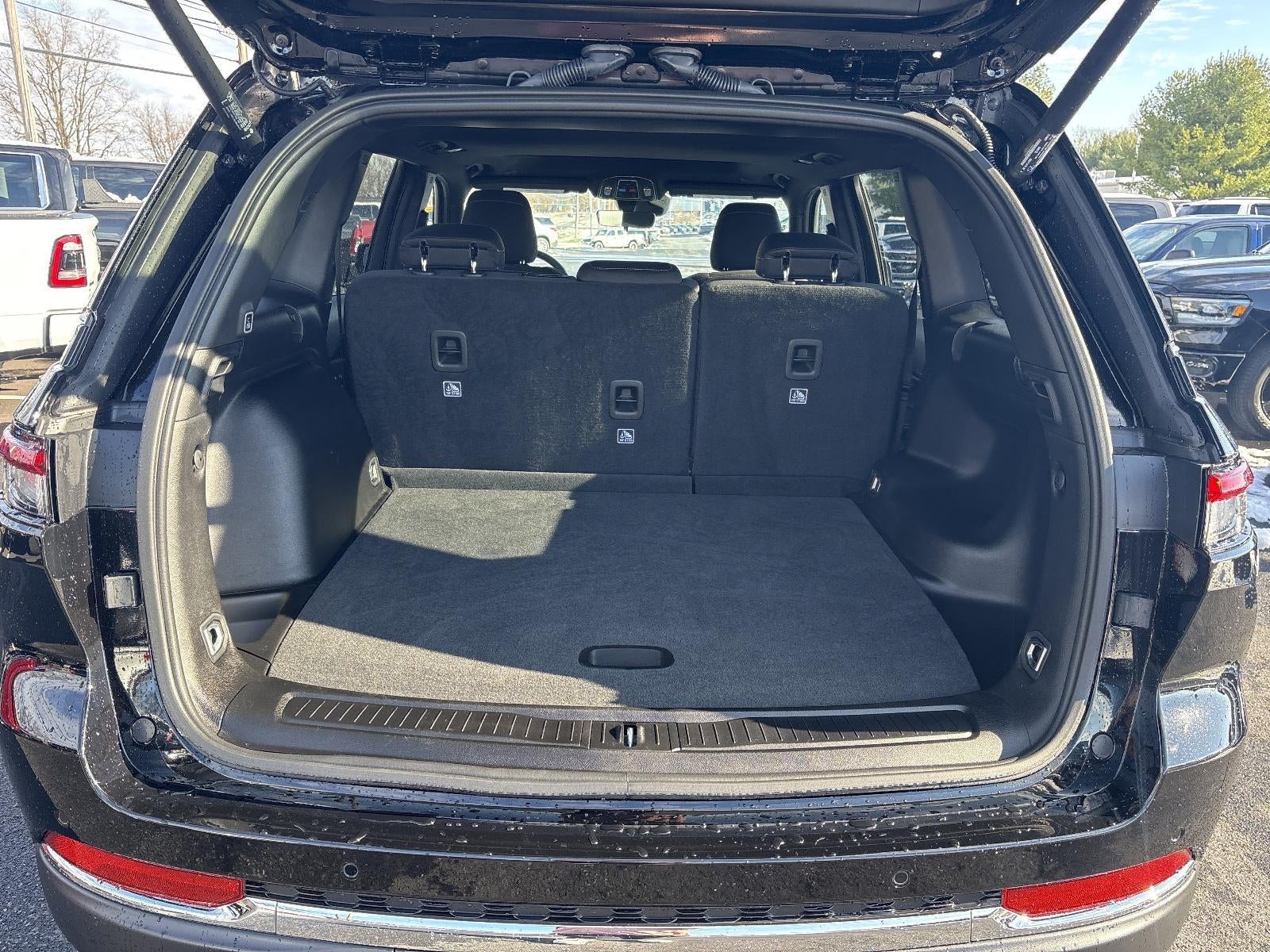 2025 Jeep Grand Cherokee Laredo 4x4