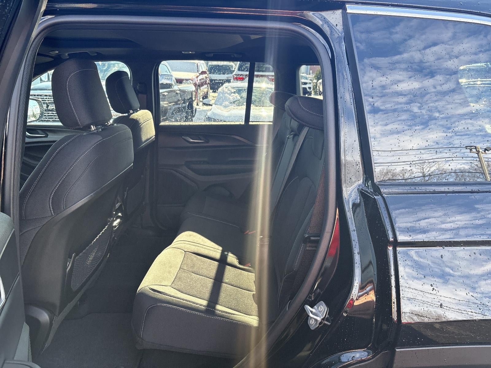 2025 Jeep Grand Cherokee Laredo 4x4