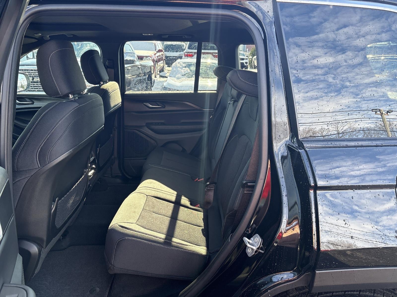 2025 Jeep Grand Cherokee Laredo 4x4