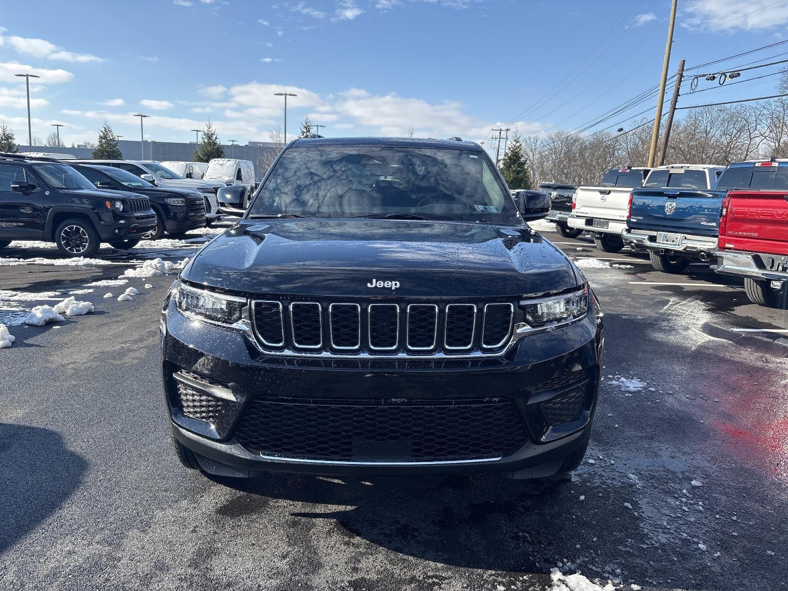 2025 Jeep Grand Cherokee Laredo 4x4