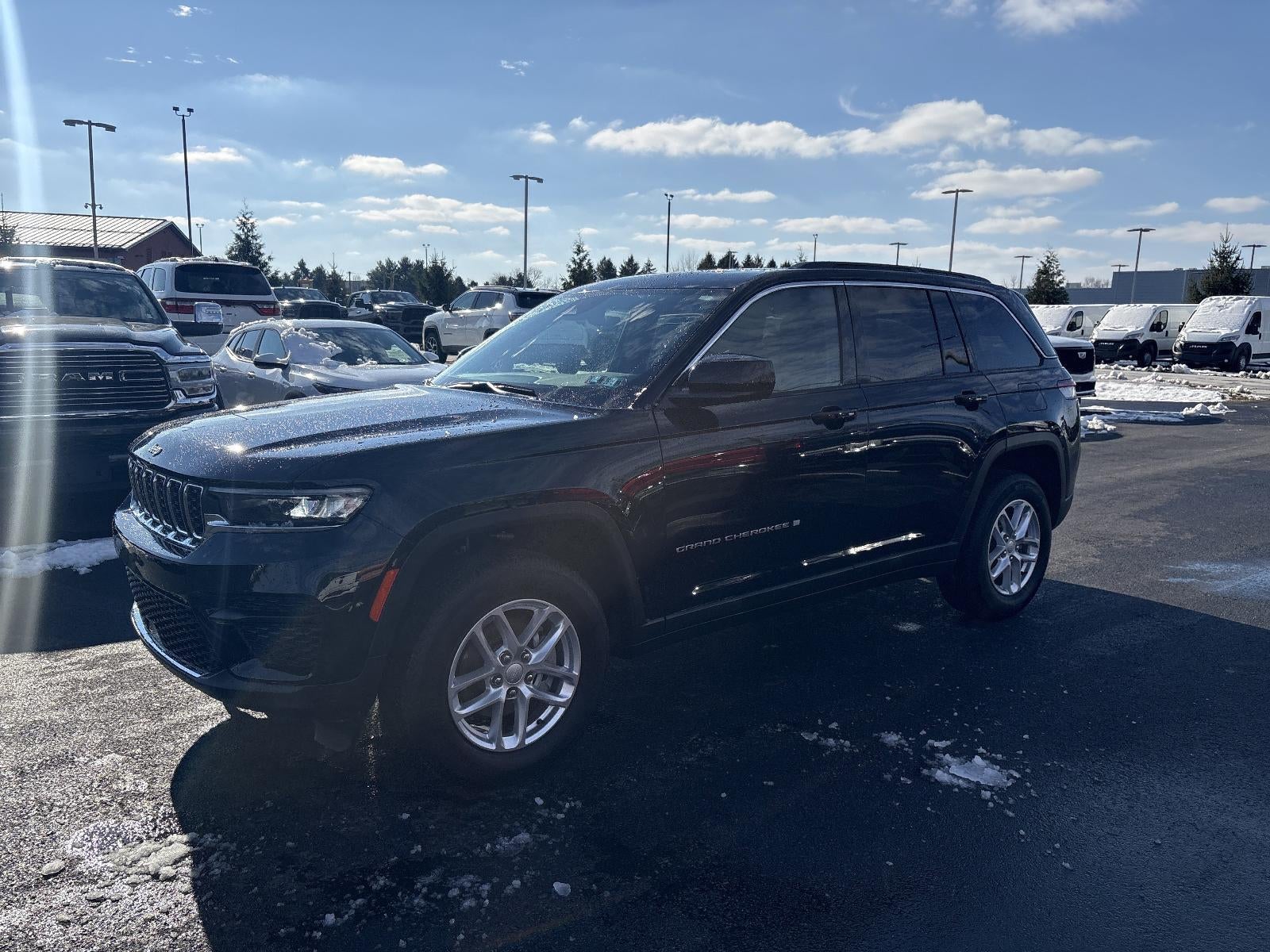 2025 Jeep Grand Cherokee Laredo 4x4