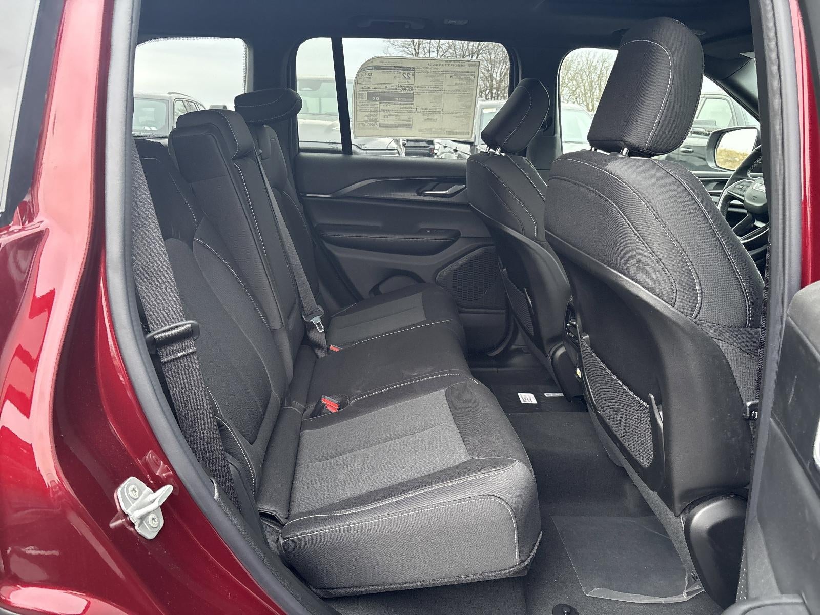 2025 Jeep Grand Cherokee Laredo X 4x4