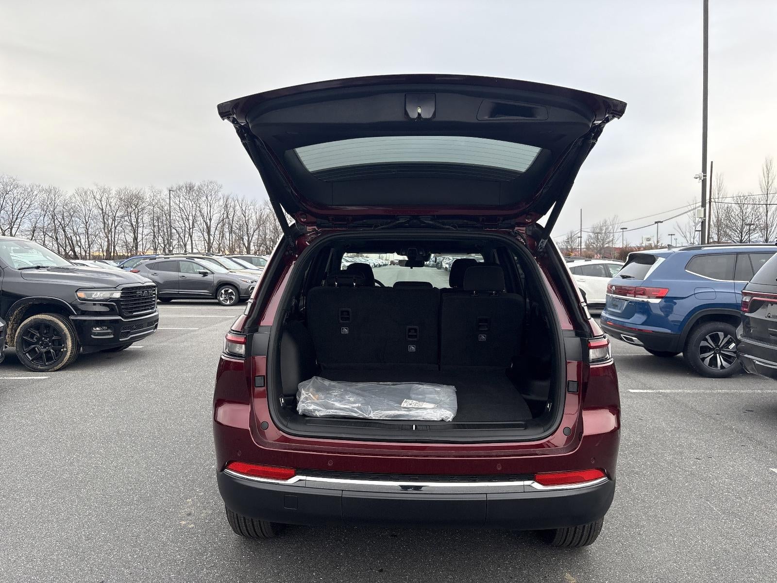 2025 Jeep Grand Cherokee Laredo X 4x4