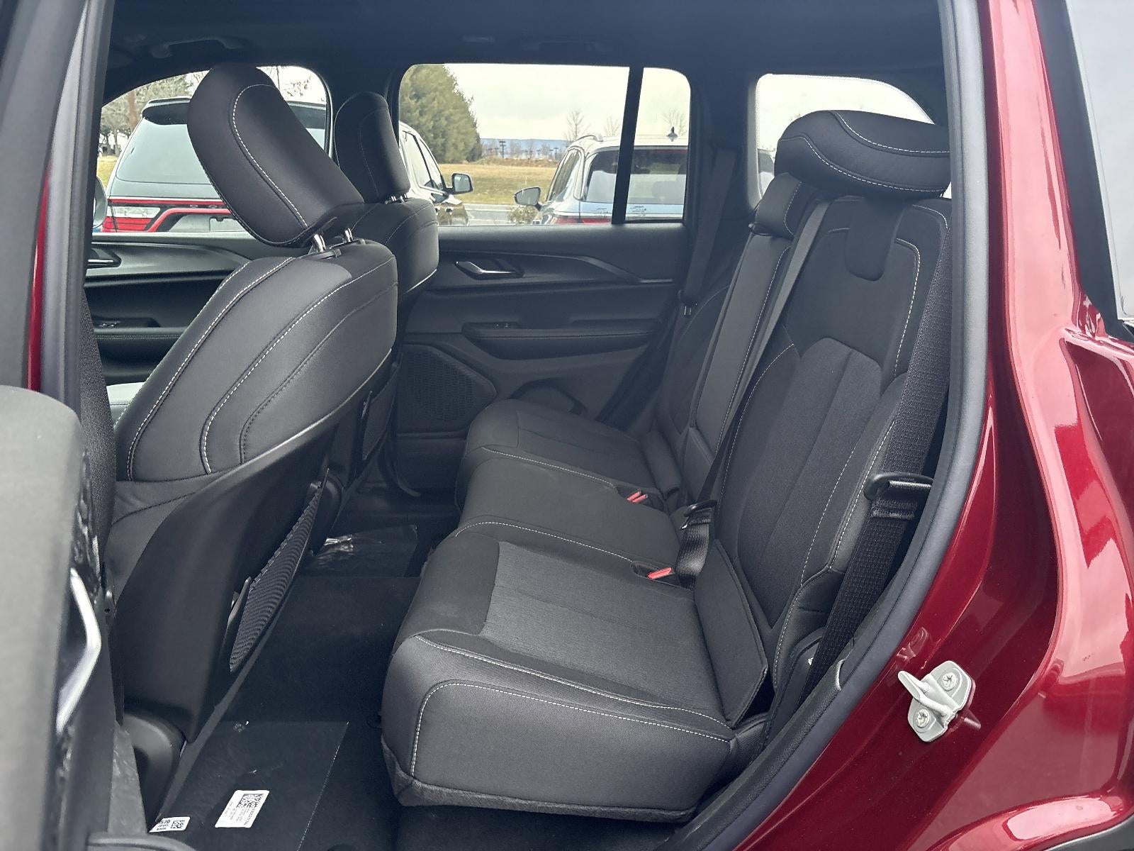 2025 Jeep Grand Cherokee Laredo X 4x4