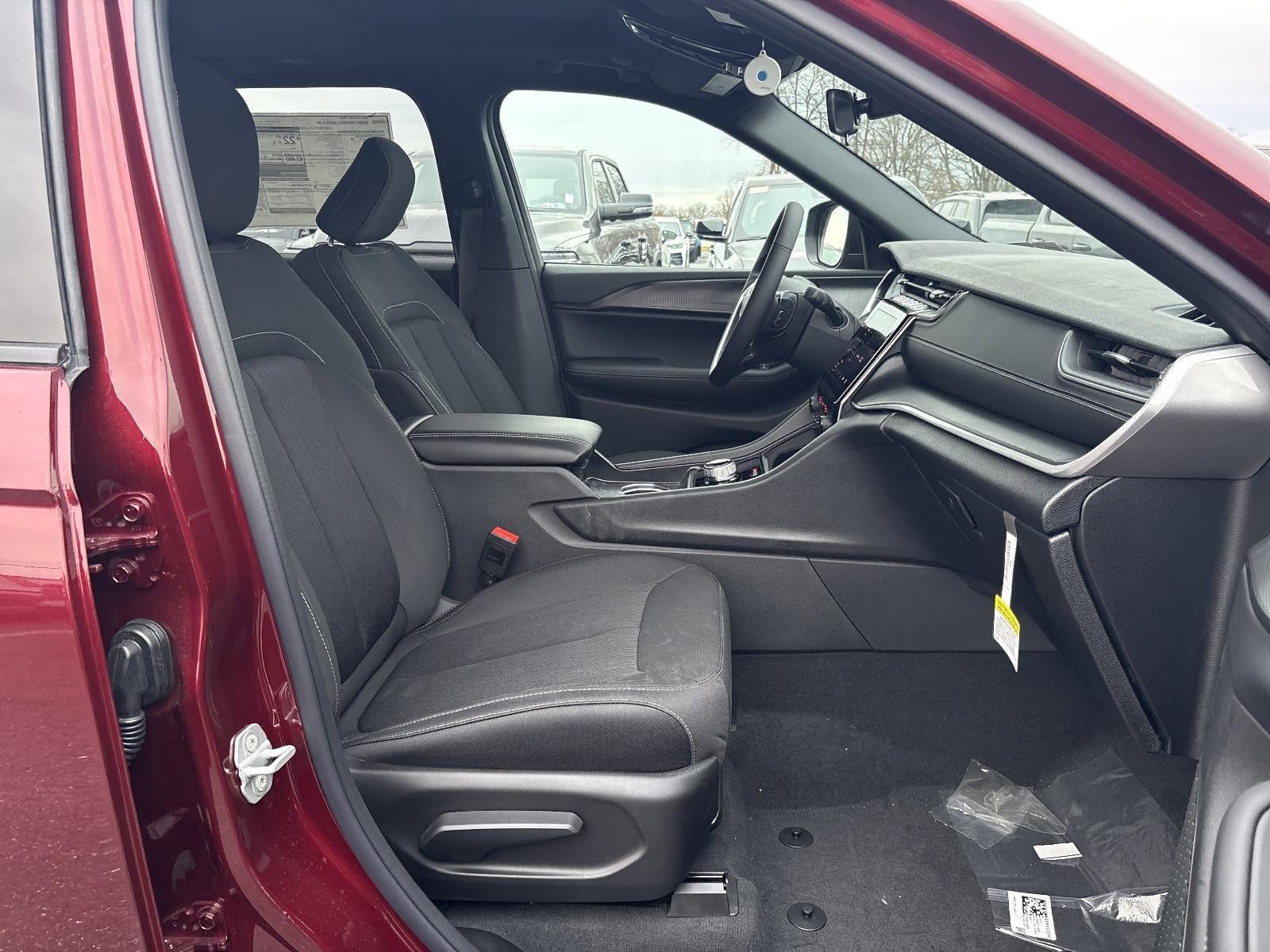 2025 Jeep Grand Cherokee Laredo X 4x4