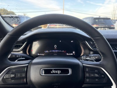 2025 Jeep Grand Cherokee Laredo 4x4