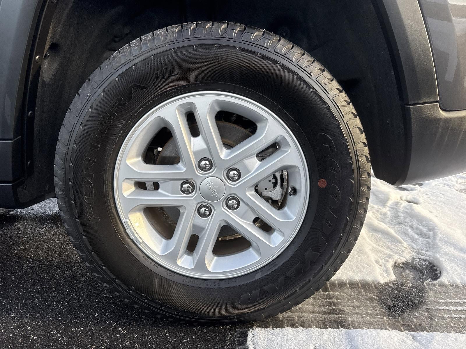 2025 Jeep Grand Cherokee Laredo 4x4