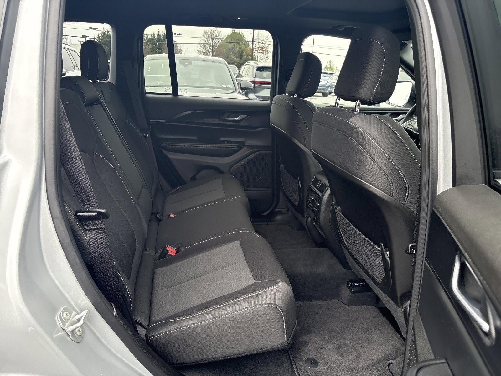 2025 Jeep Grand Cherokee Laredo X 4x4