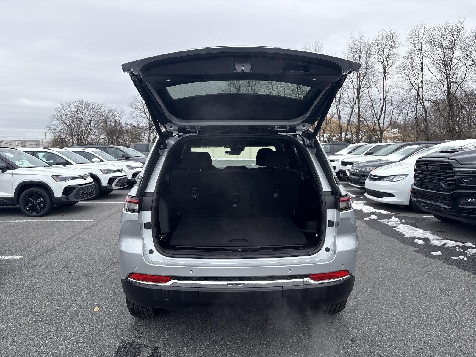 2025 Jeep Grand Cherokee Laredo X 4x4