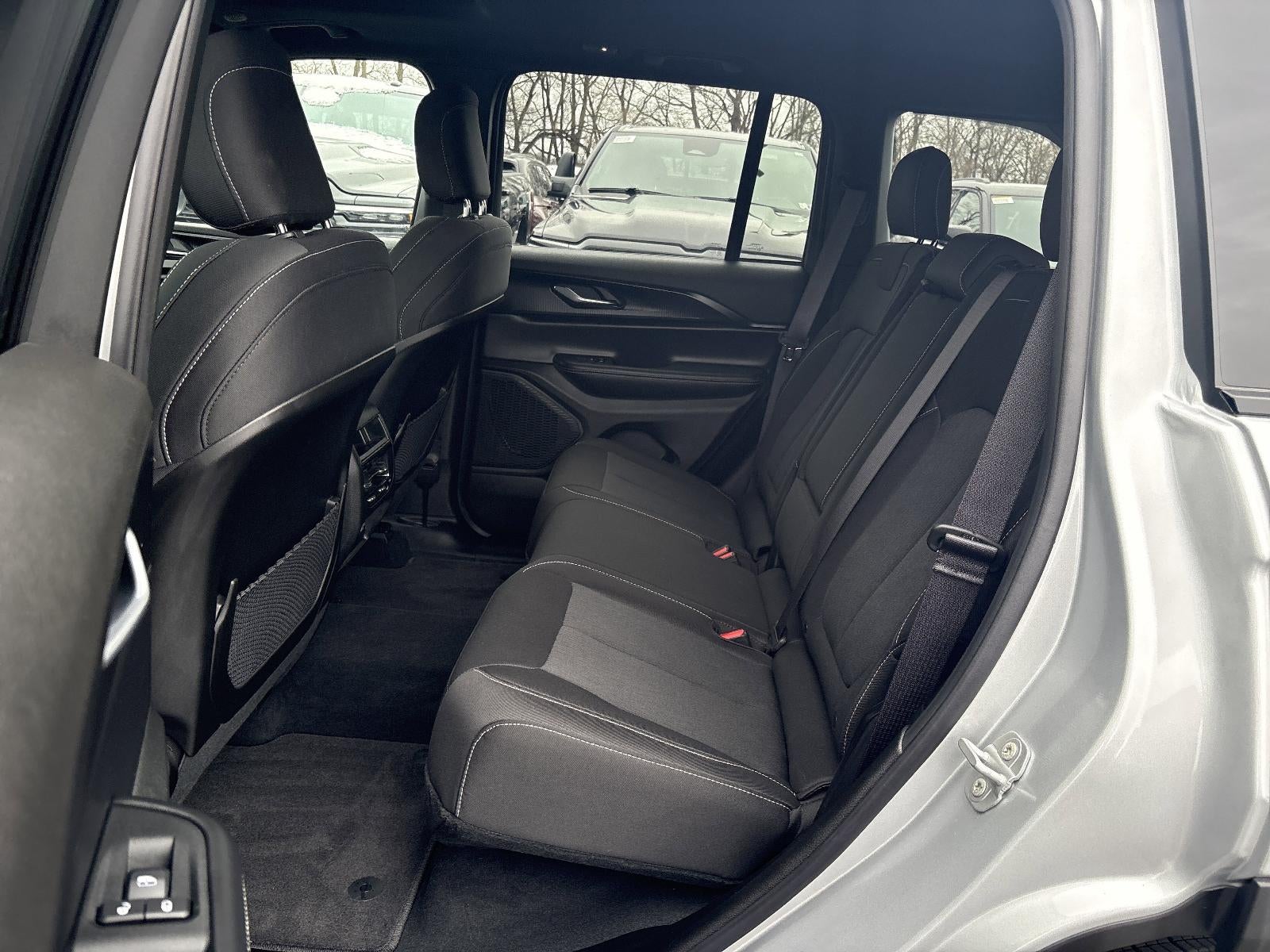 2025 Jeep Grand Cherokee Laredo X 4x4