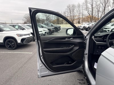 2025 Jeep Grand Cherokee Laredo X 4x4