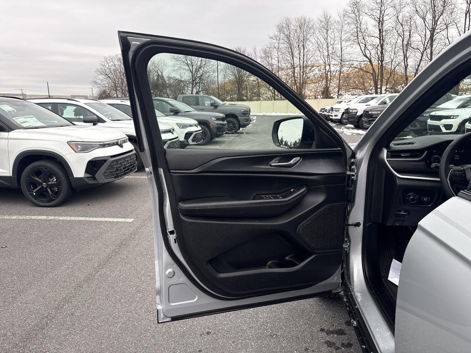 2025 Jeep Grand Cherokee Laredo X 4x4