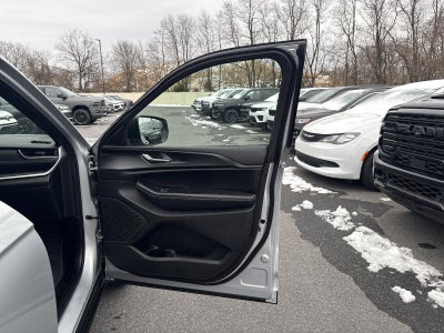 2025 Jeep Grand Cherokee Laredo X 4x4