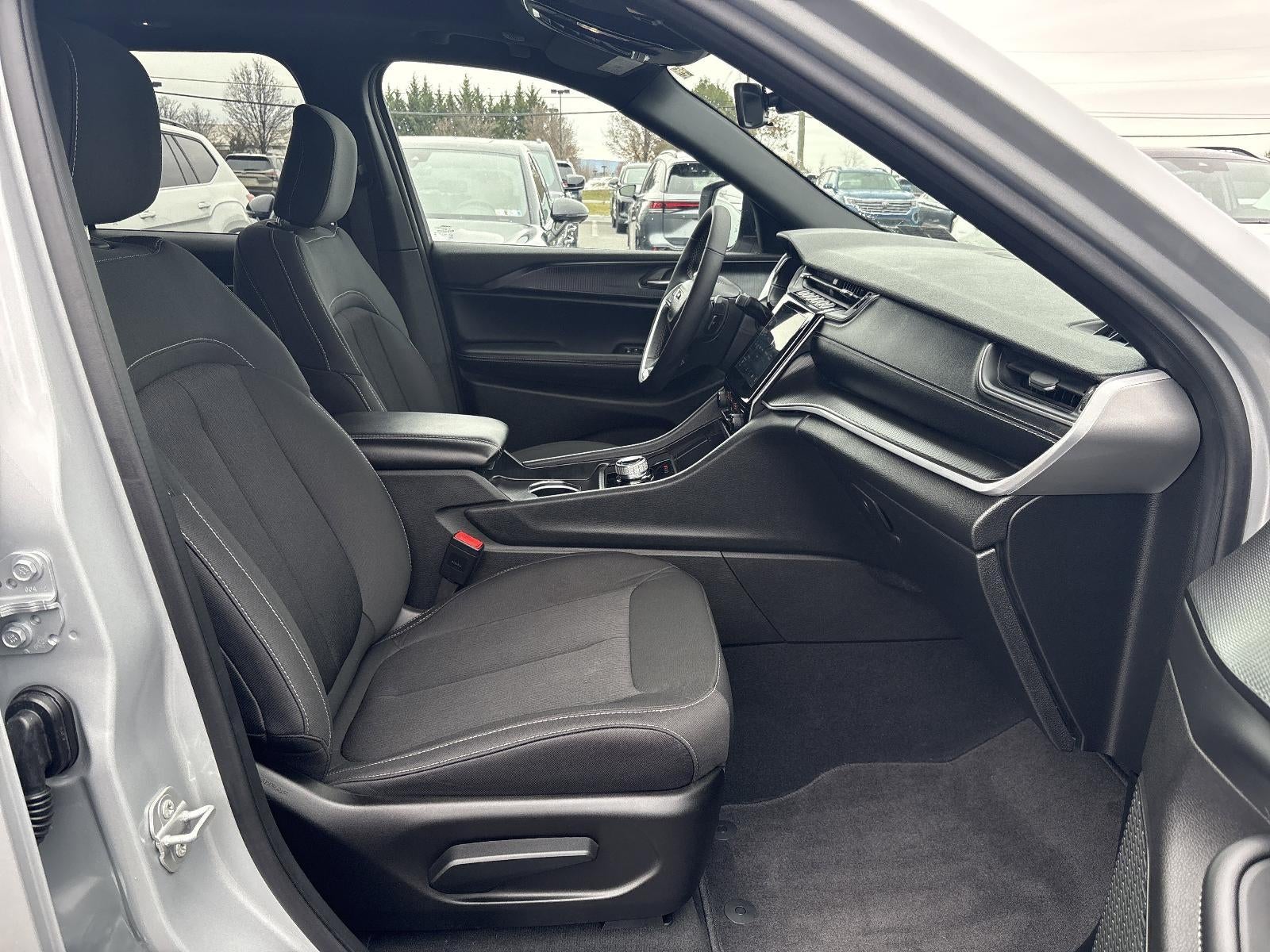 2025 Jeep Grand Cherokee Laredo X 4x4