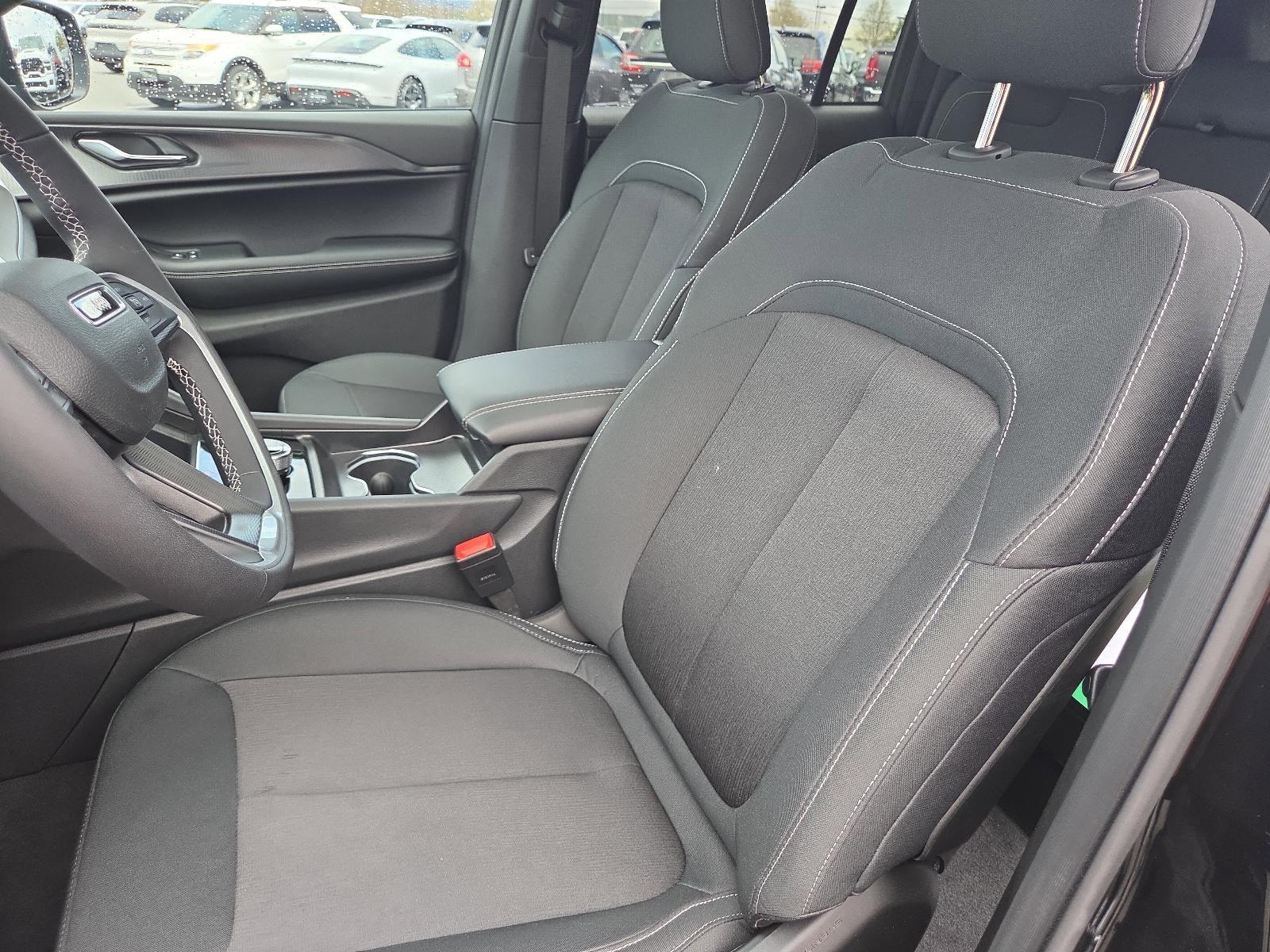 2025 Jeep Grand Cherokee Laredo X 4x4
