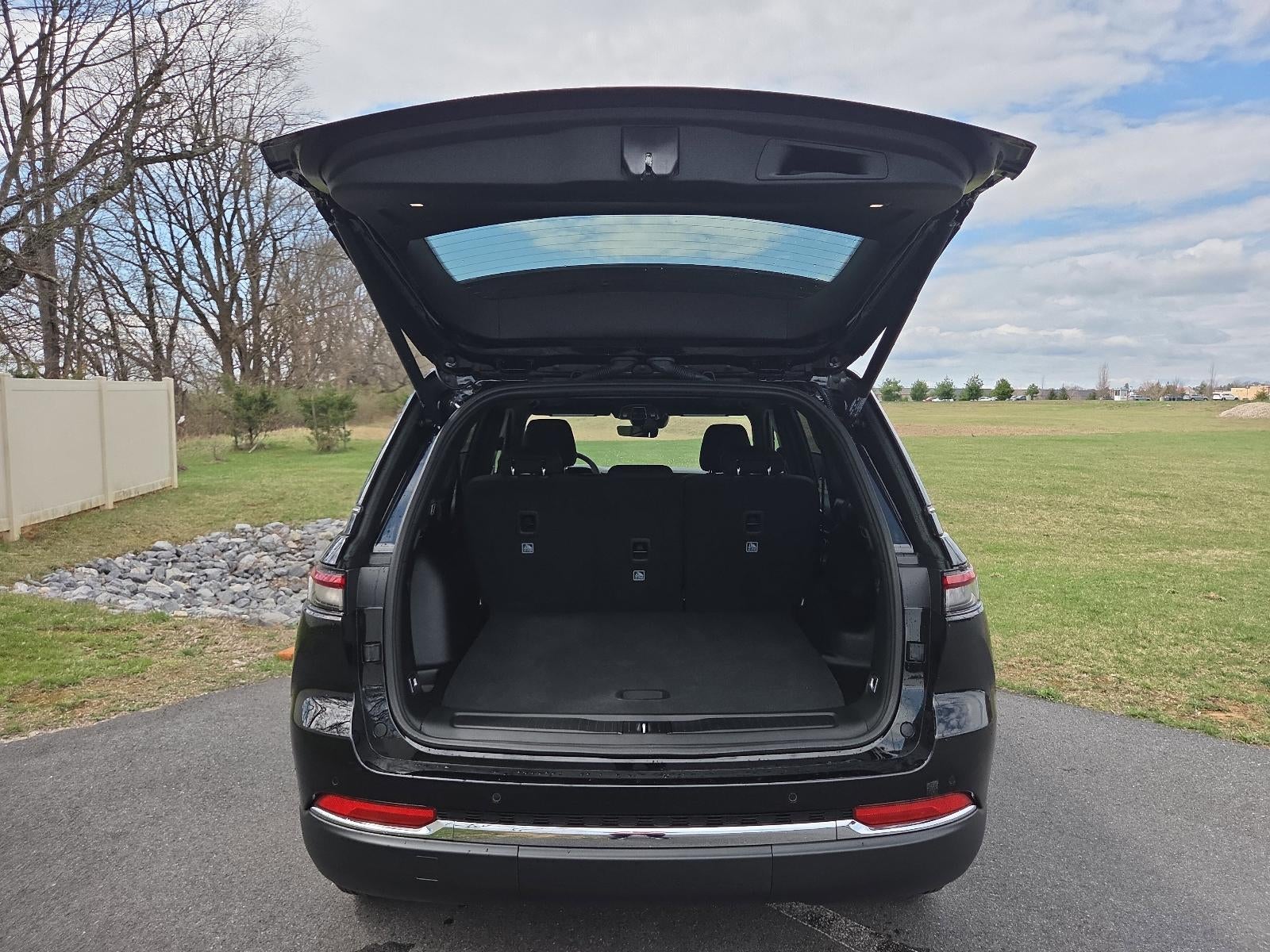 2025 Jeep Grand Cherokee Laredo X 4x4