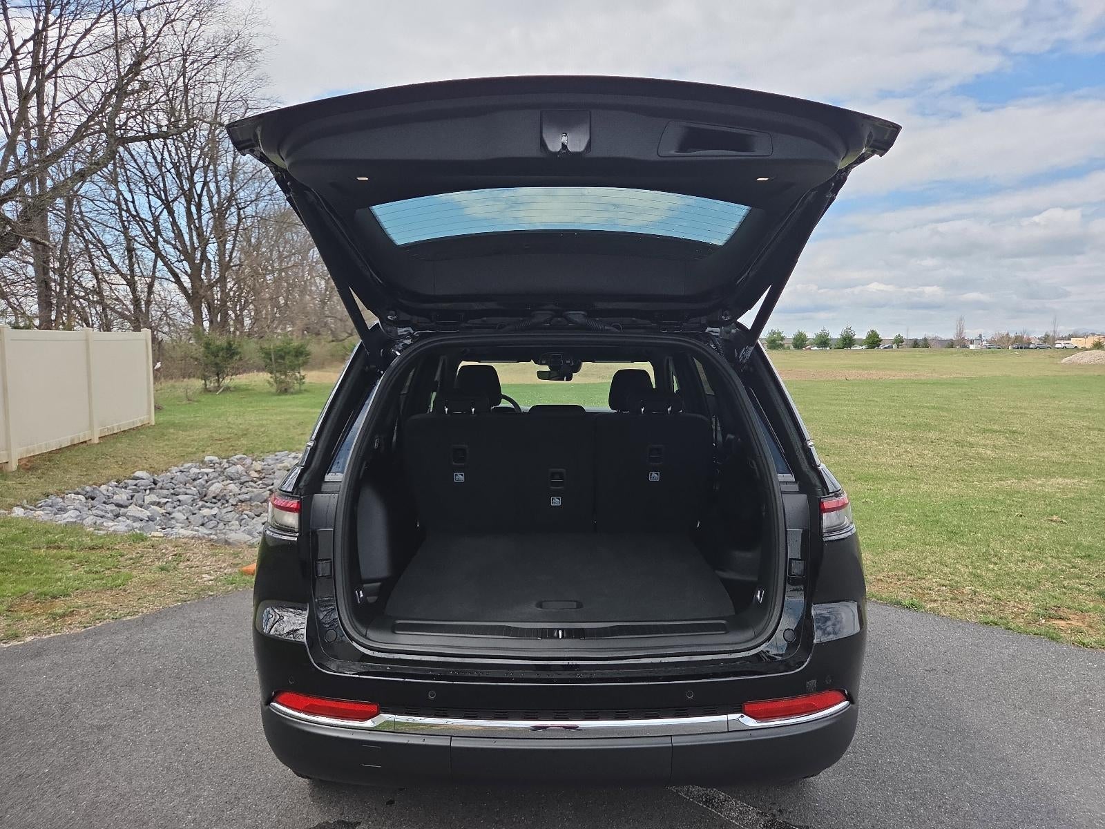 2025 Jeep Grand Cherokee Laredo X 4x4