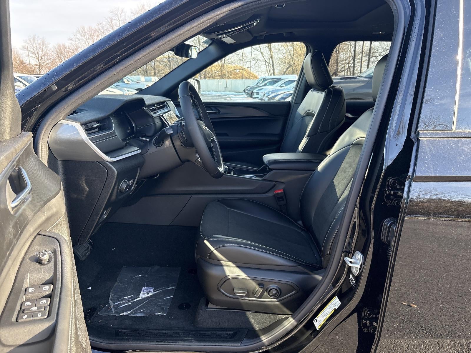 2025 Jeep Grand Cherokee Altitude X 4x4