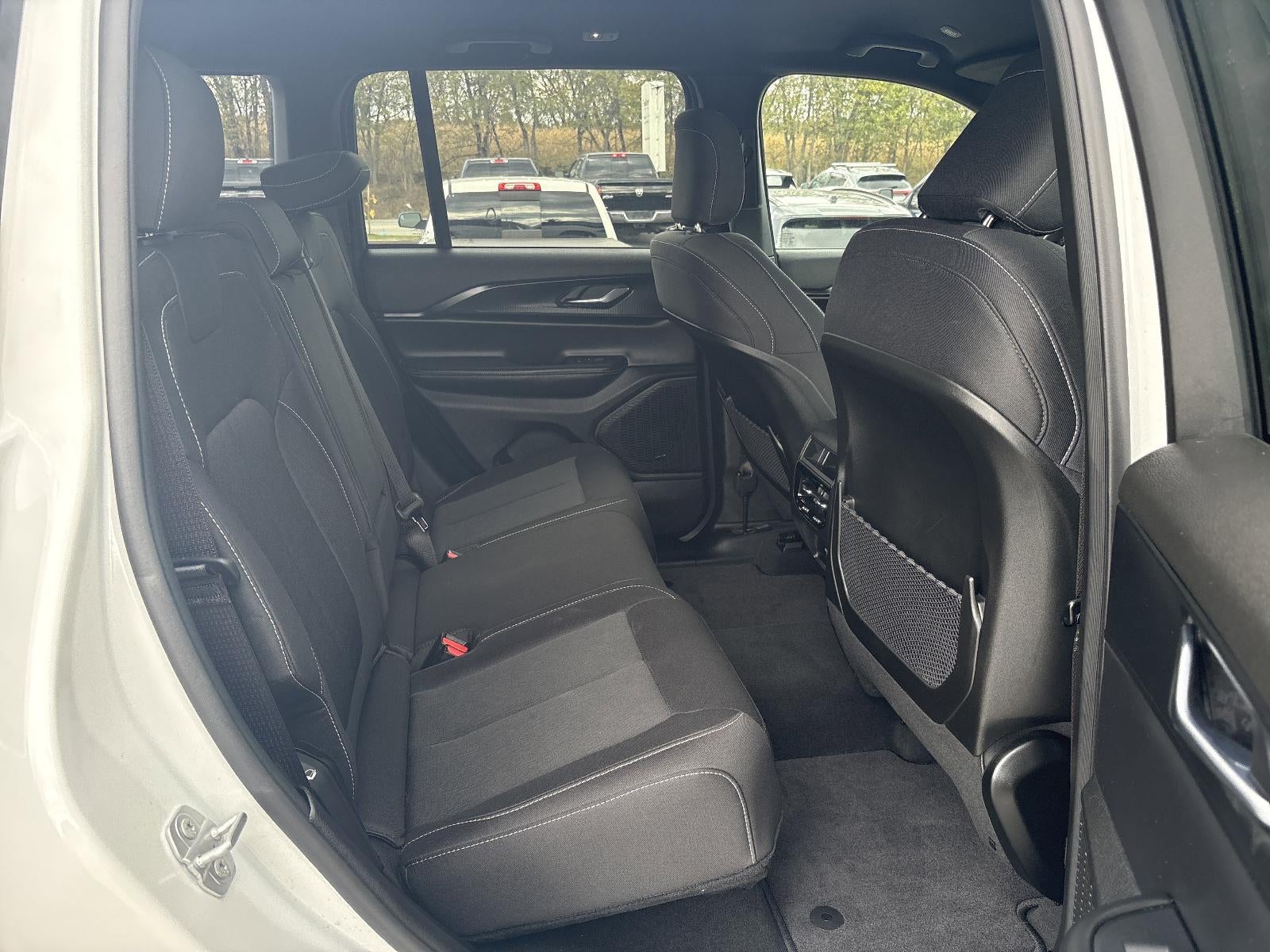 2025 Jeep Grand Cherokee Laredo 4x4