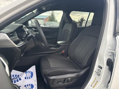 2025 Jeep Grand Cherokee Laredo 4x4