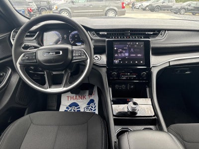 2025 Jeep Grand Cherokee Laredo 4x4