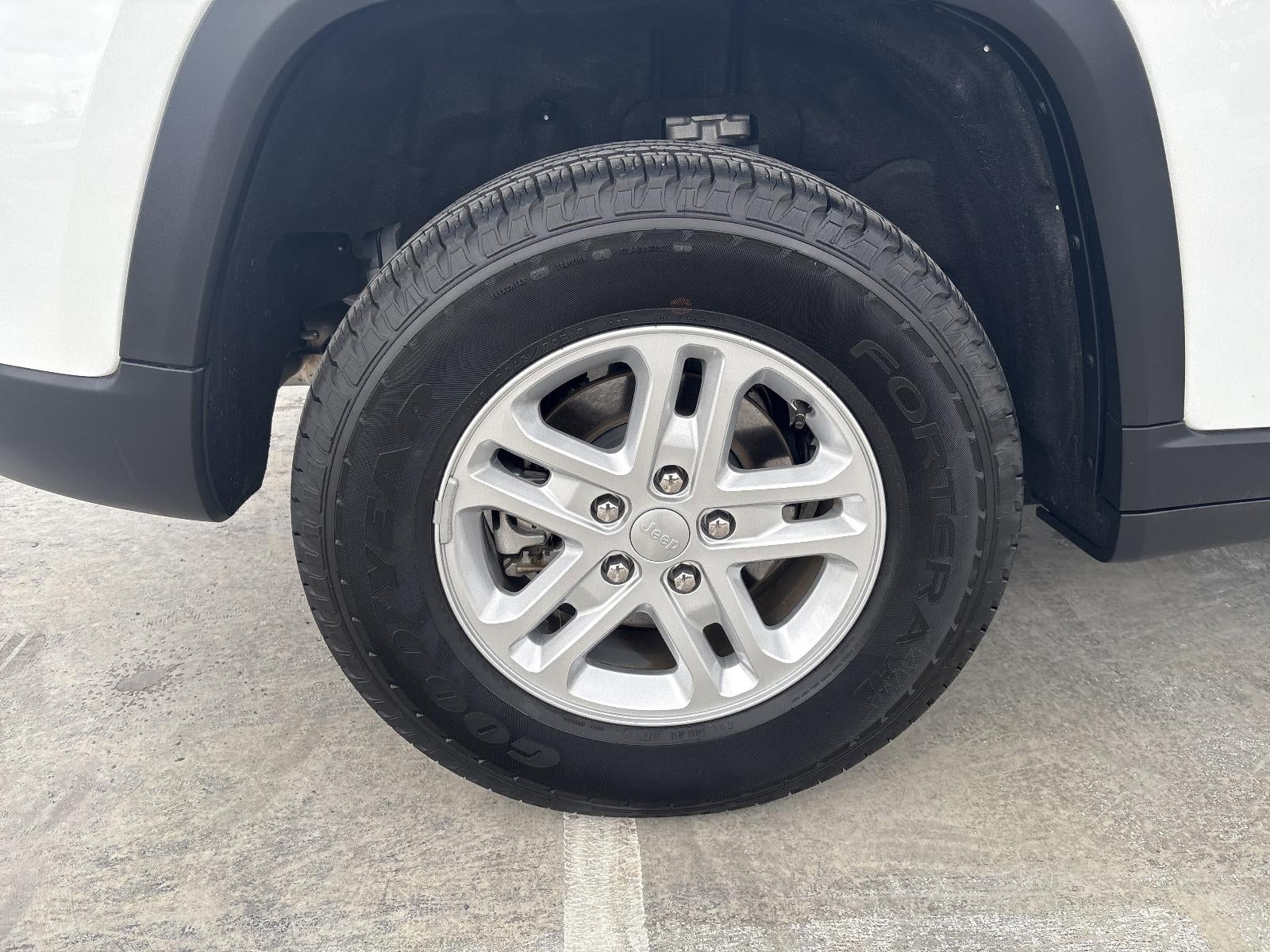 2025 Jeep Grand Cherokee Laredo 4x4