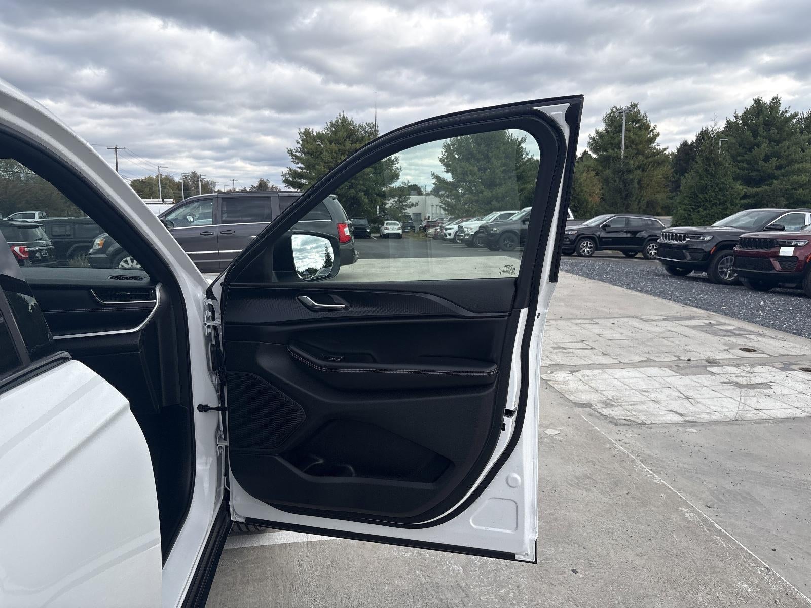 2025 Jeep Grand Cherokee Laredo 4x4