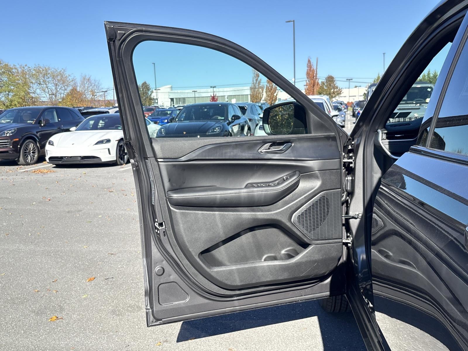 2025 Jeep Grand Cherokee Laredo X 4x4