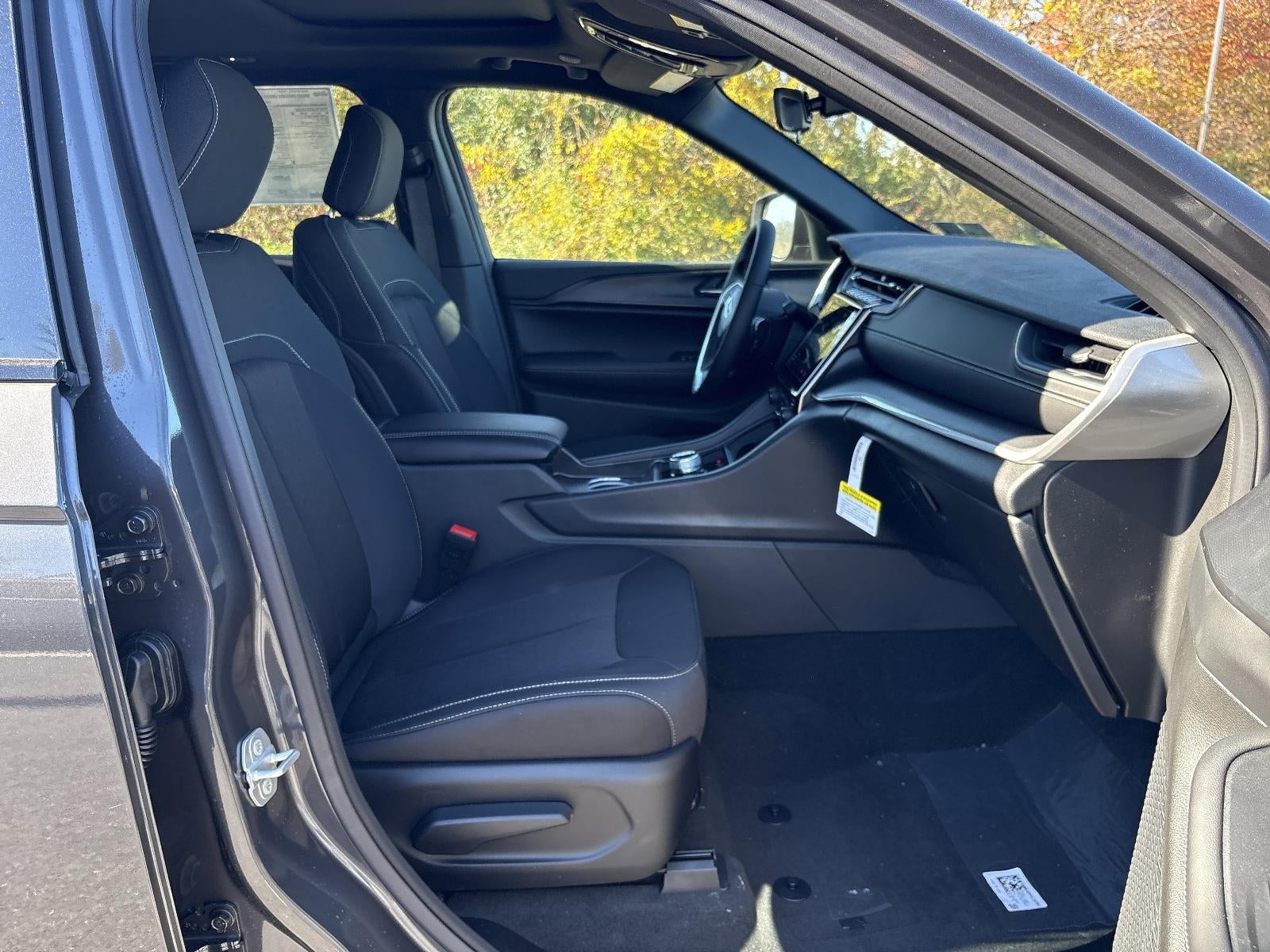 2025 Jeep Grand Cherokee Laredo X 4x4