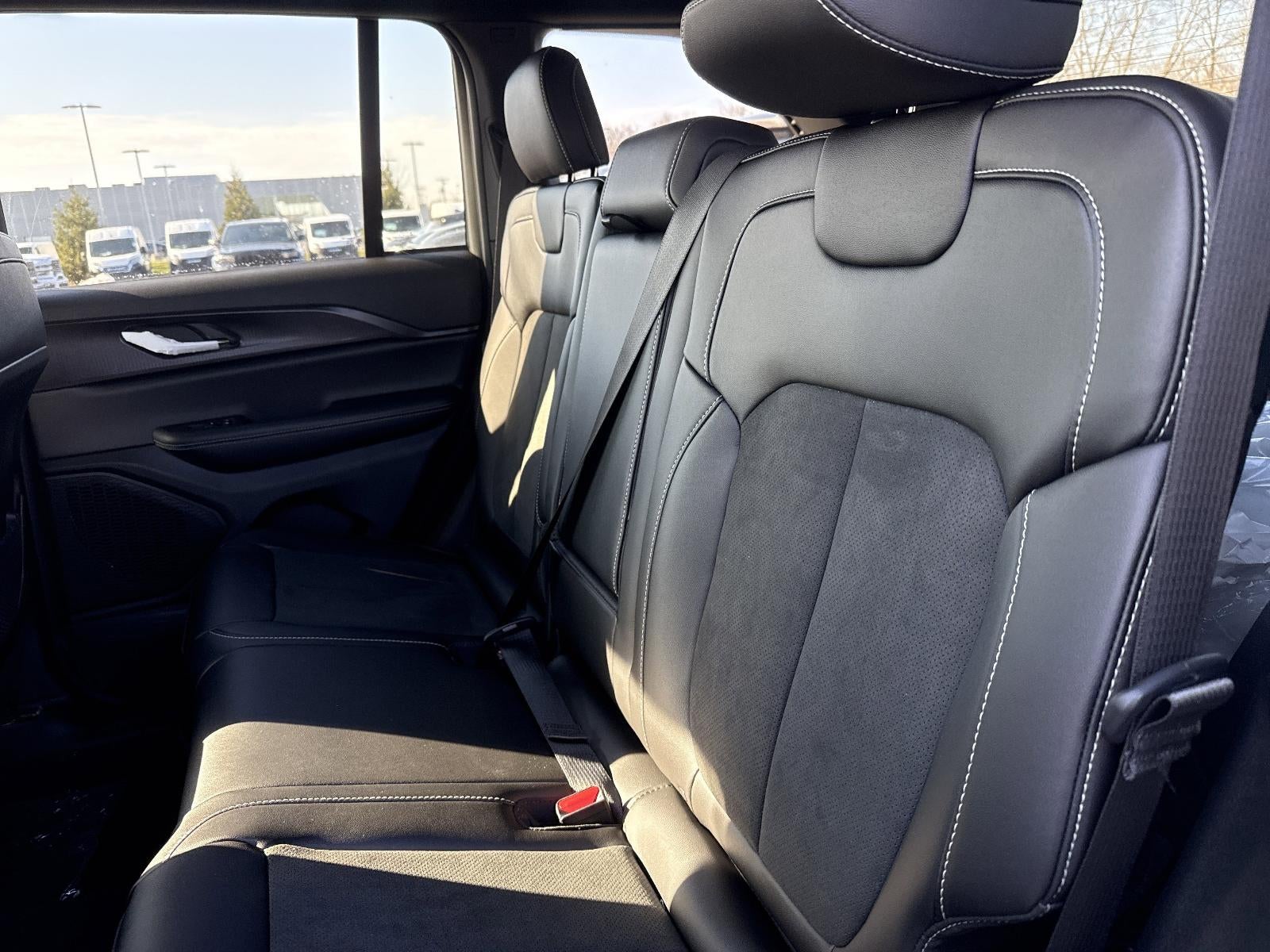 2025 Jeep Grand Cherokee Altitude X 4x4