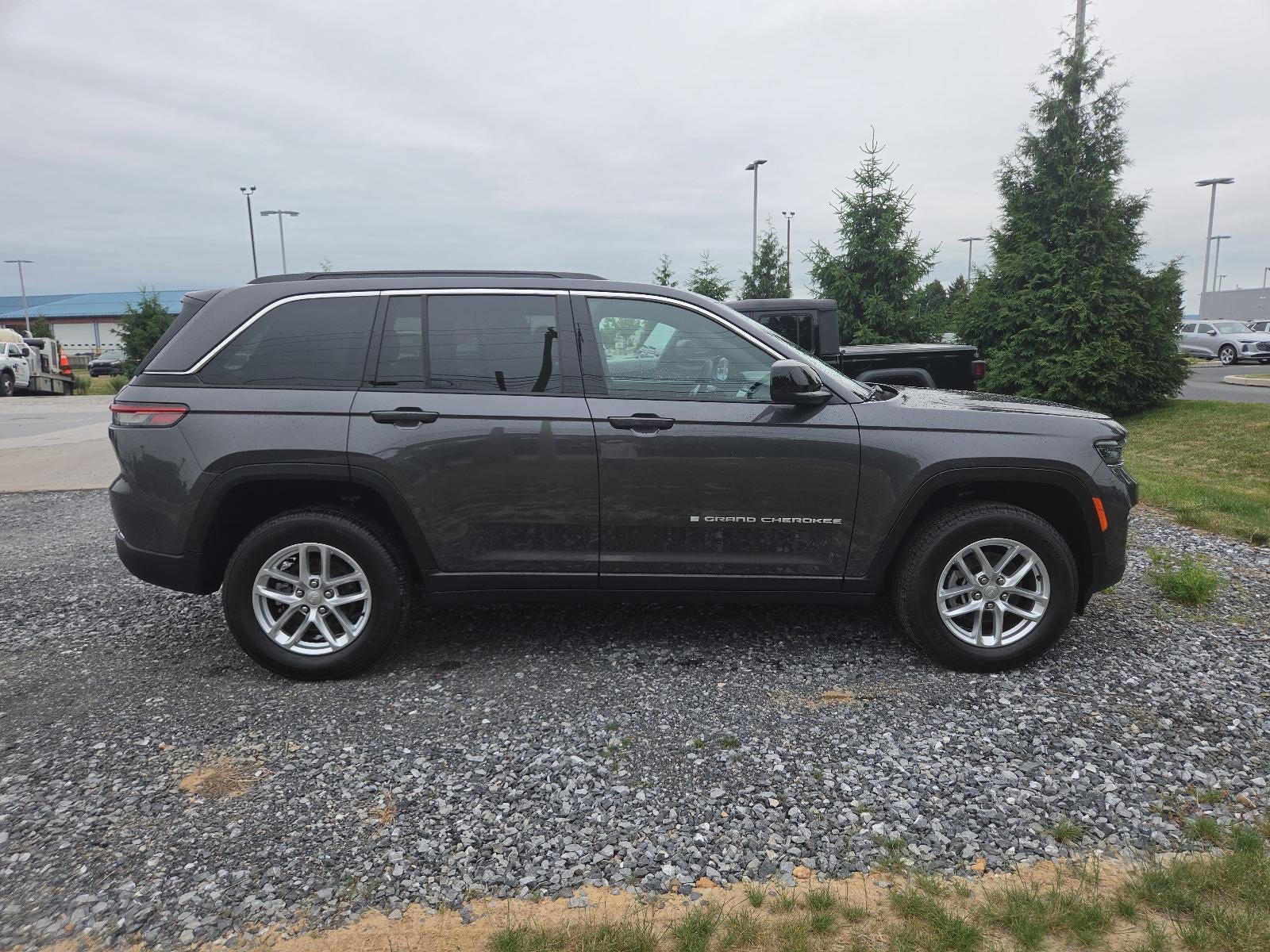 2025 Jeep Grand Cherokee Laredo X 4x4