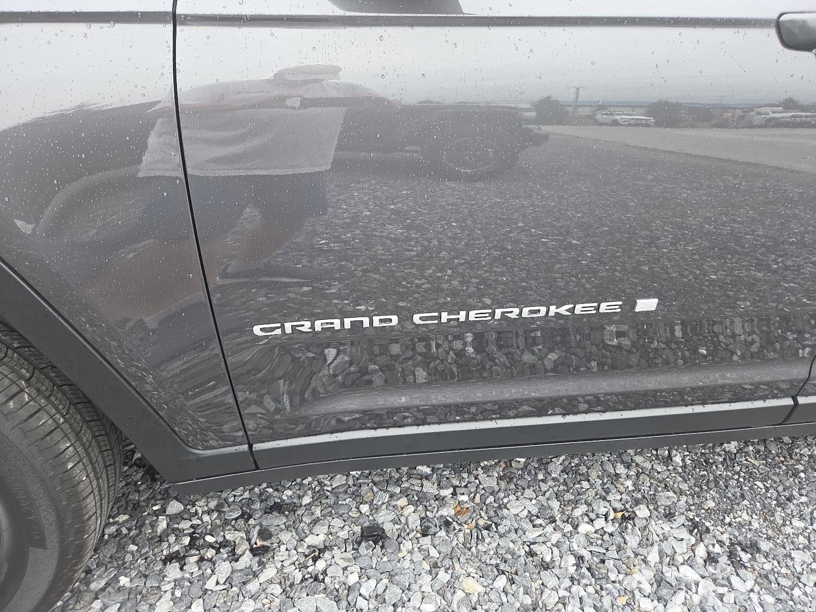 2025 Jeep Grand Cherokee Laredo X 4x4