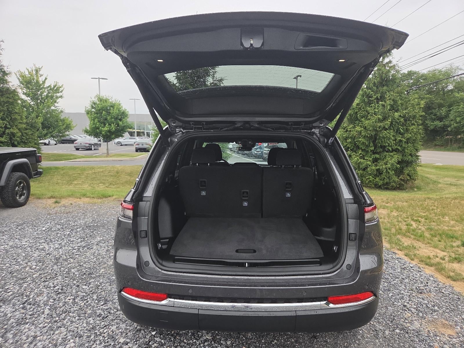 2025 Jeep Grand Cherokee Laredo X 4x4