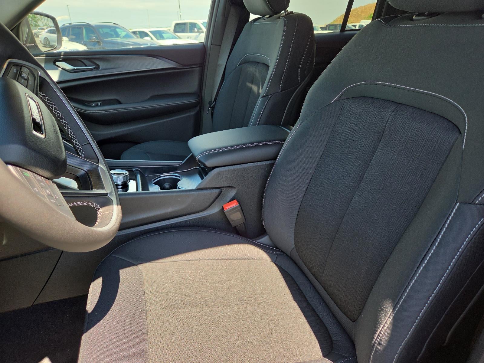 2026 Jeep Grand Cherokee Laredo X 4x4