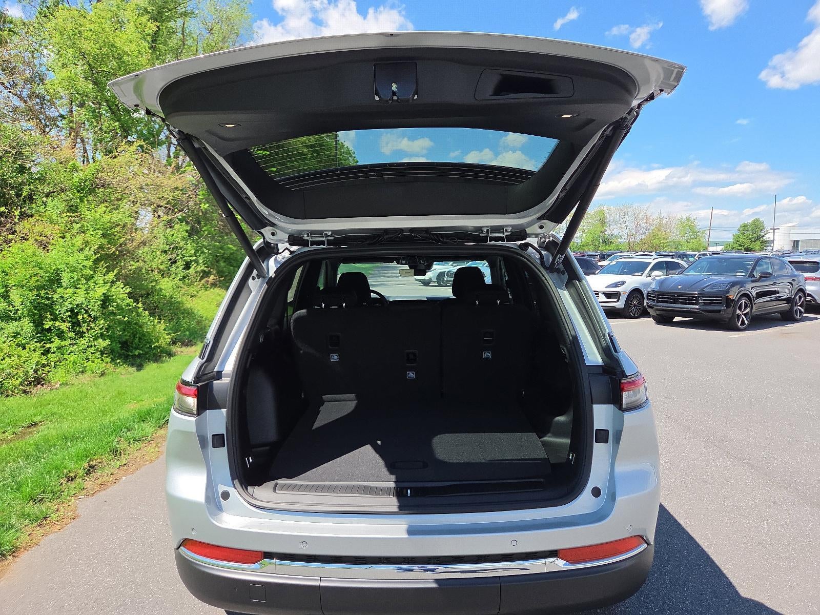 2026 Jeep Grand Cherokee Laredo X 4x4