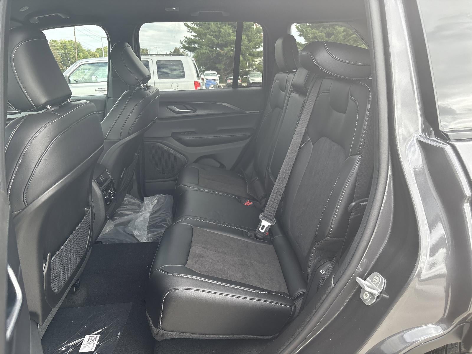 2025 Jeep Grand Cherokee Altitude 4x4