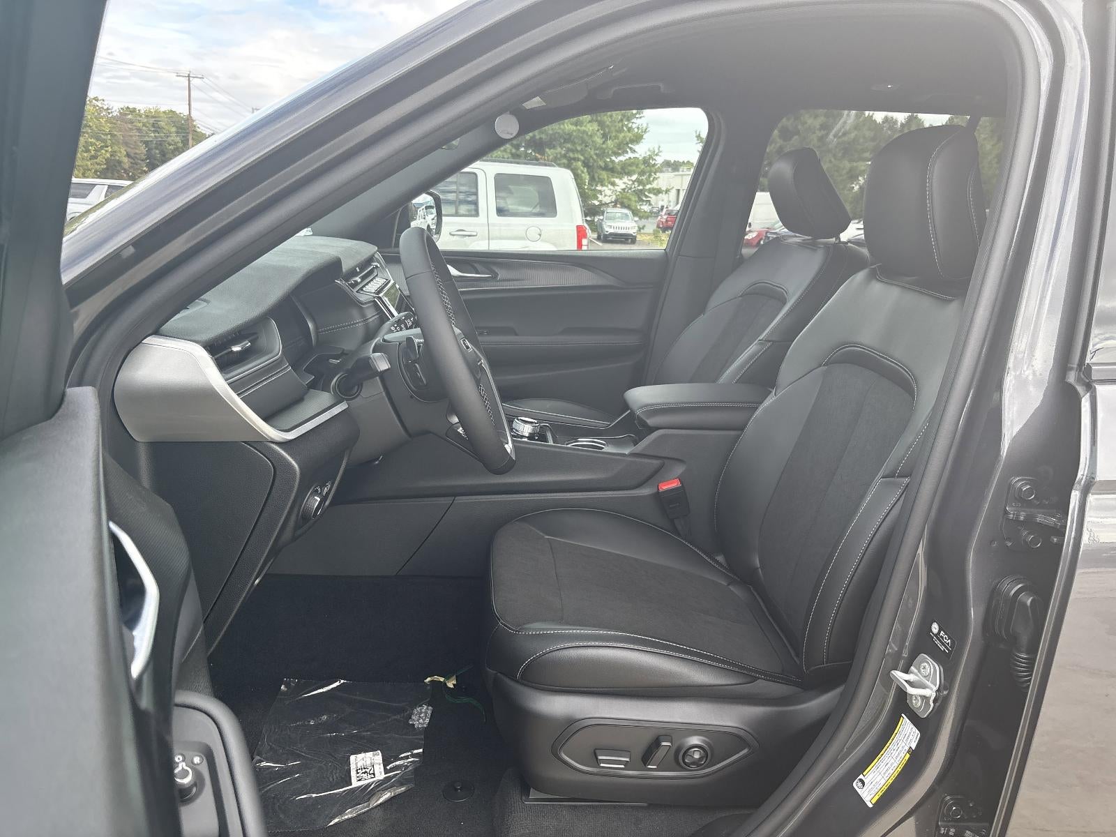 2025 Jeep Grand Cherokee Altitude 4x4