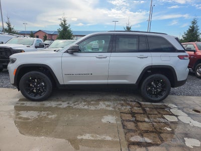 2026 Jeep Grand Cherokee Laredo Altitude 4x4