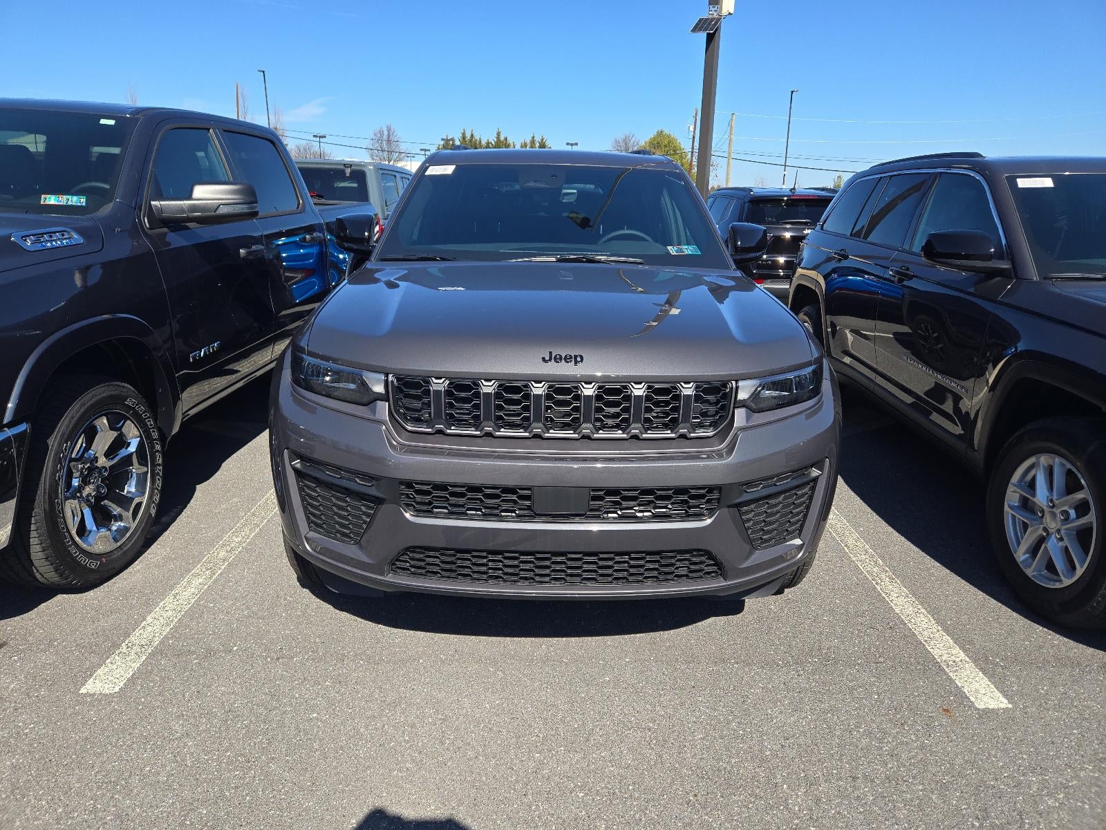 2026 Jeep Grand Cherokee Laredo Altitude 4x4