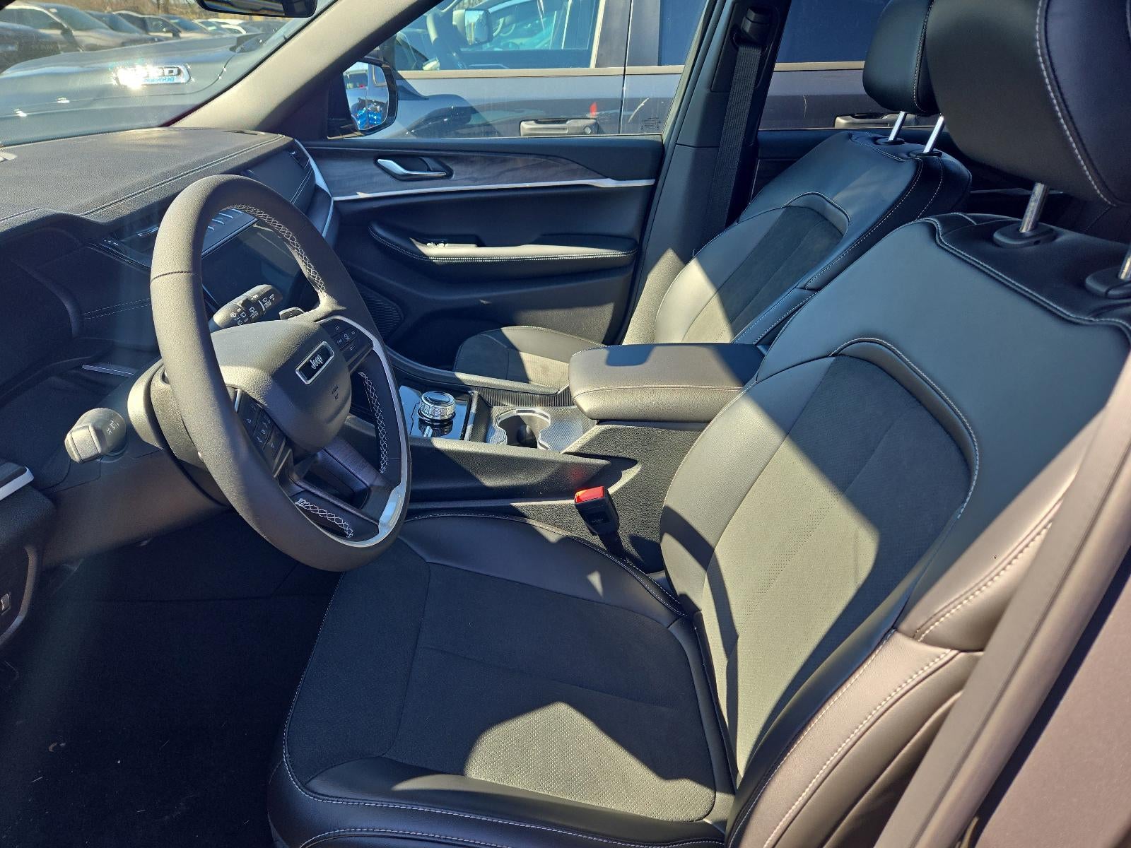 2026 Jeep Grand Cherokee Laredo Altitude 4x4