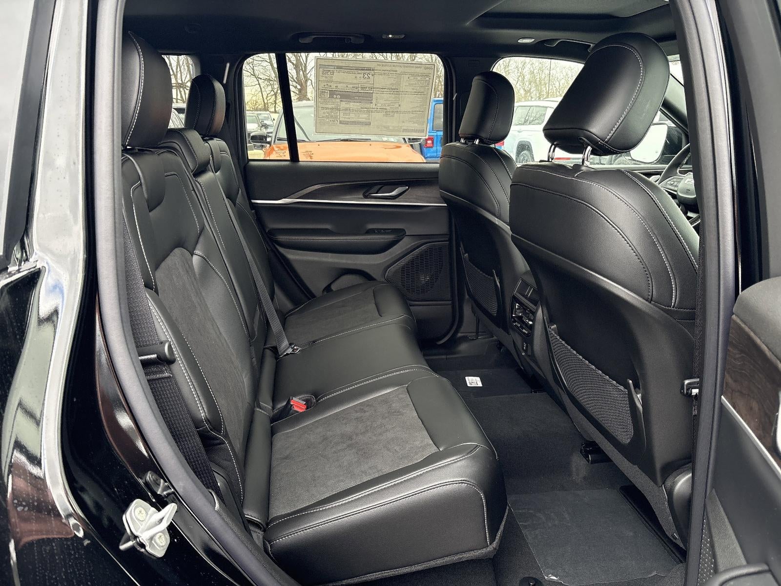 2026 Jeep Grand Cherokee Laredo Altitude 4x4