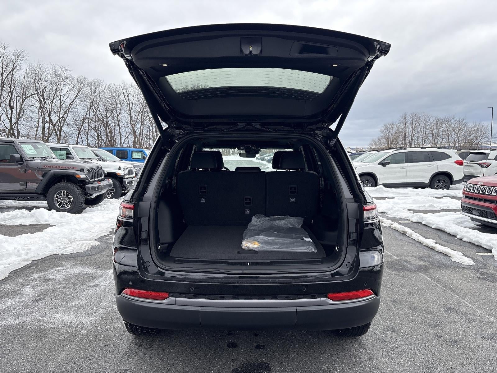 2026 Jeep Grand Cherokee Laredo Altitude 4x4